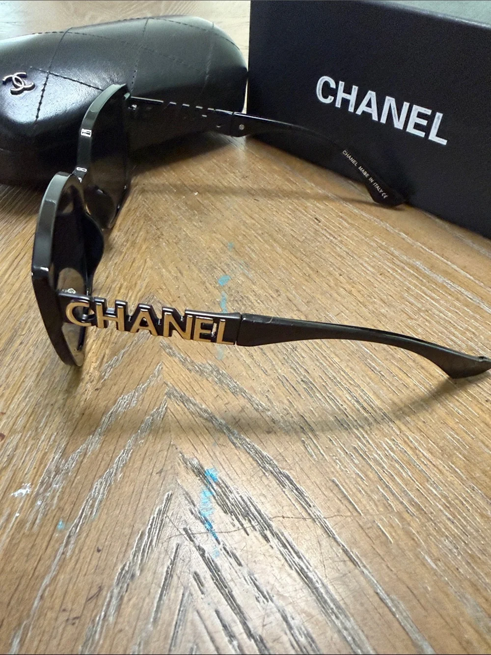CHANEL bold oversized